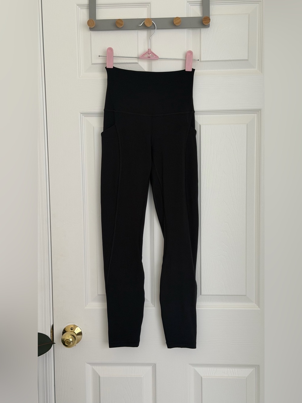 Lululemon Aligns w/ Pockets in Black - Picture 2 of 16